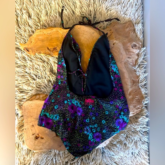 Billabong Purple Floral Plunge One Piece Swimsuit With Ruffles Size M! ✌️ - Picture 2 of 9